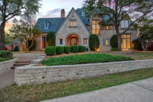 Front view of a bricks historic homes in Plano, TX, representing older properties that require specialized remodeling for preservation and modern comfort